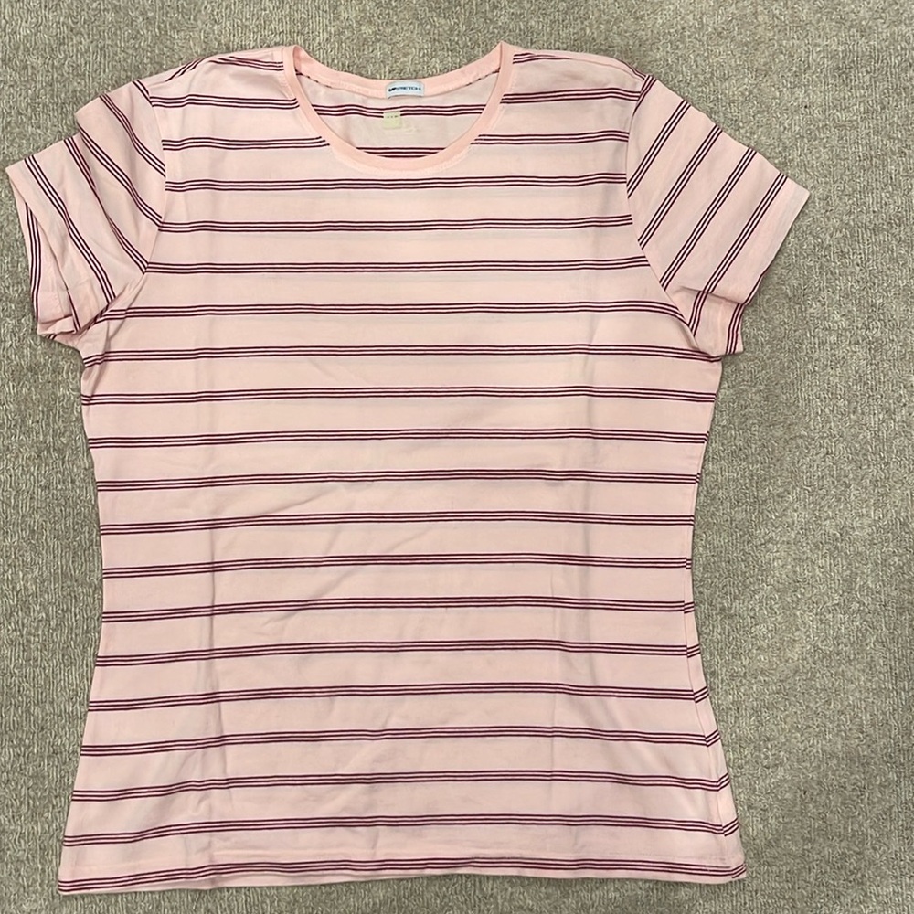 Gap short sleeve stretch t-shirt.  Women’s size medium.